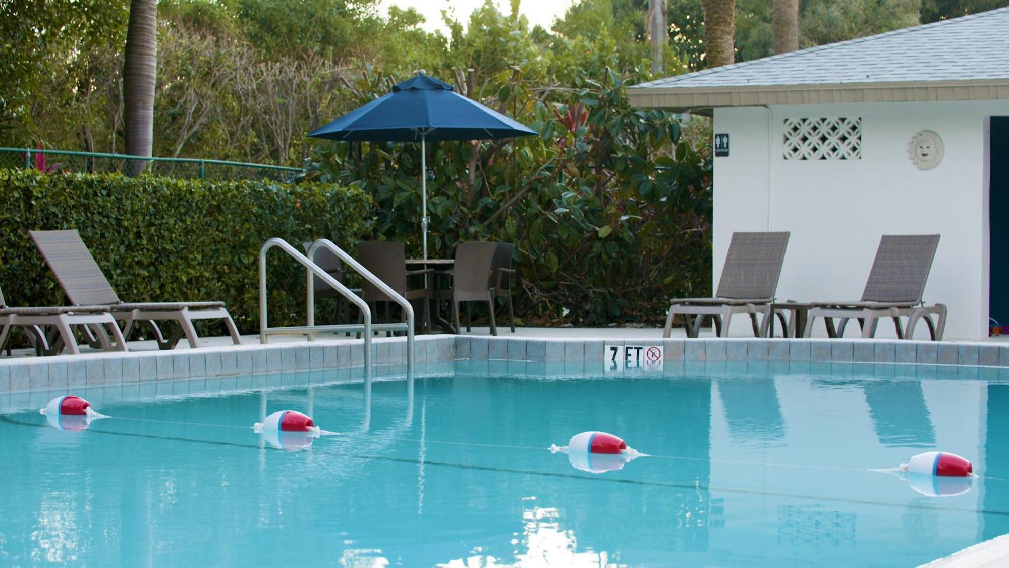 The Dover House Resort ديلراي بيتش المظهر الخارجي الصورة